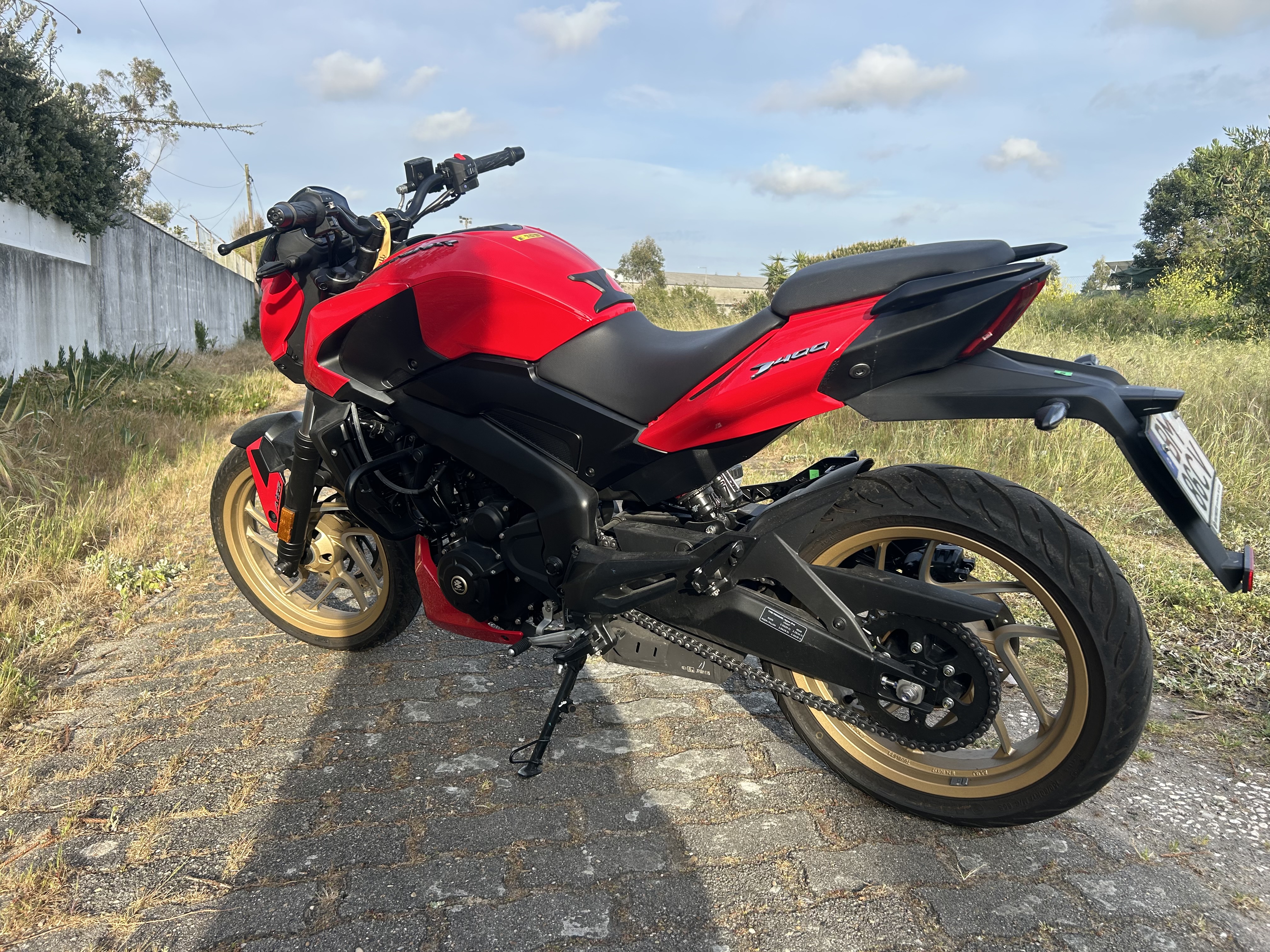 Bajaj Dominar 400 — Unidade 2